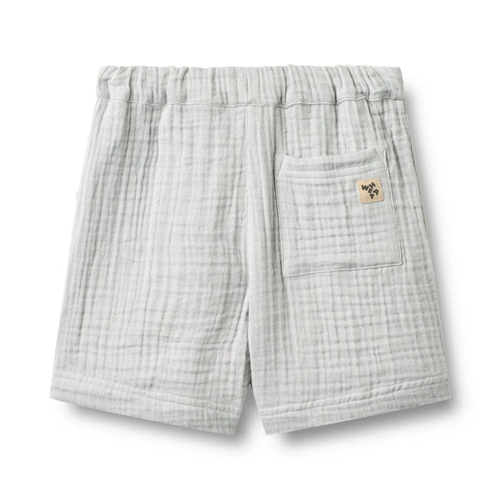 Wheat Shorts Atlasz light blue Produktbild, Ansicht der Rückseite, Gesäßtasche auf der rechten Seite mit aufgesticktem Wheat-Label