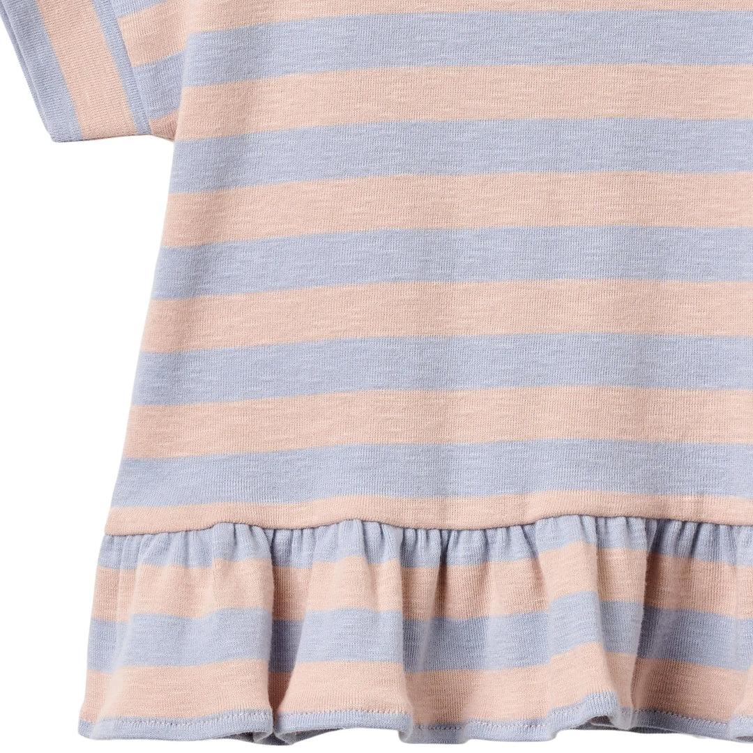 Wheat T-Shirt Marie powder stripe  Detailansicht Streifenmuster und gerüschter Saum 