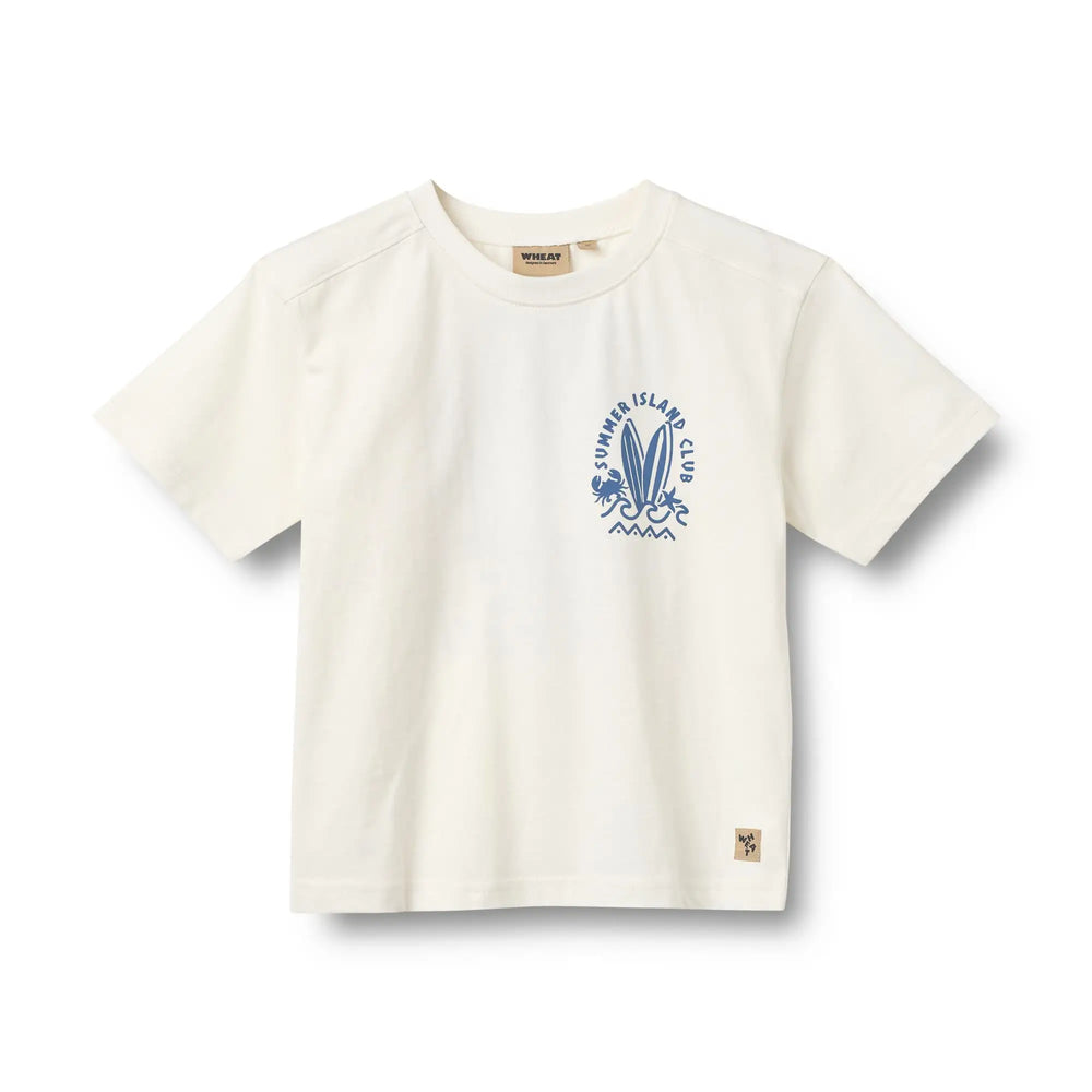 Wheat T-shirt S/S Benno cloud Produktbild, Ansicht von vorne mit Blick auf Surfbrettprint auf der linken Brust