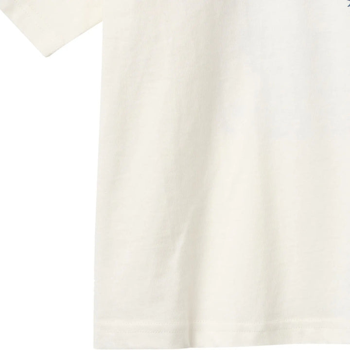 Wheat T-shirt S/S Benno cloud Detailansicht weißes Material aus GOTS zertifizierter Bio-Baumwolle 