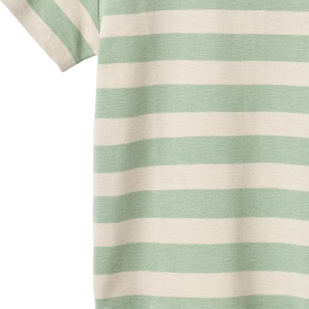 Wheat T-shirt S/S Liam mint stripe Detailansicht Blockstreifenmuster und Jersey-Qualität