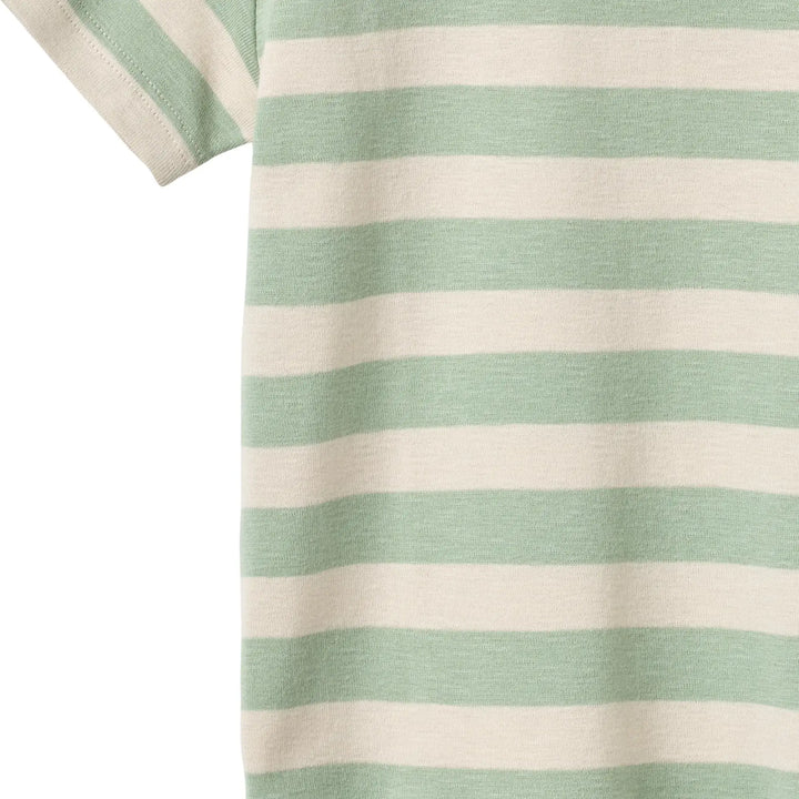 Wheat T-shirt S/S Liam mint stripe Detailansicht Blockstreifenmuster und Jersey-Qualität