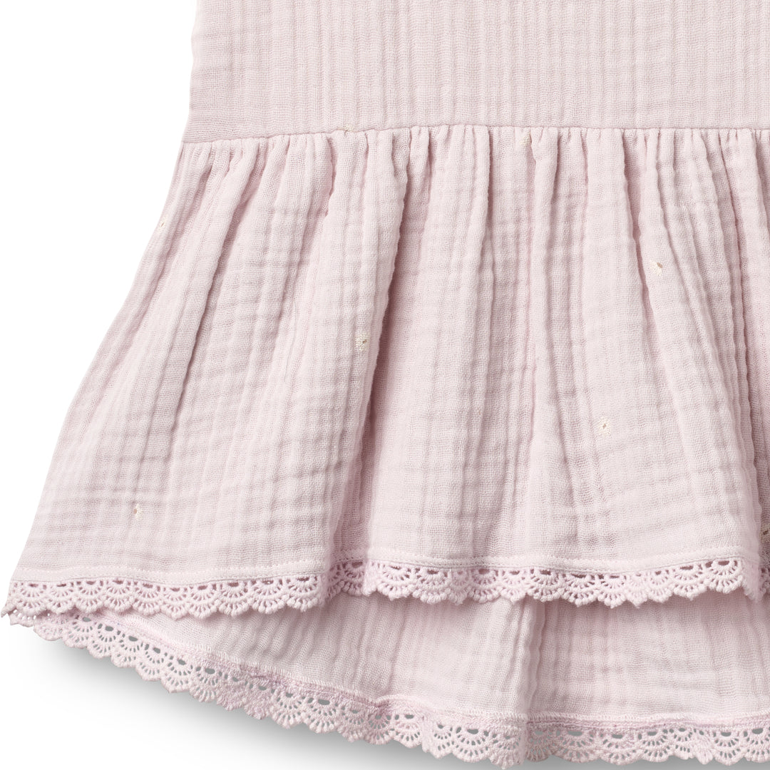 Wheat Top Lace Bea purple light flowers Detailansicht Peplum Saum mit Spitze und kleines florales Muster auf dem Stoff