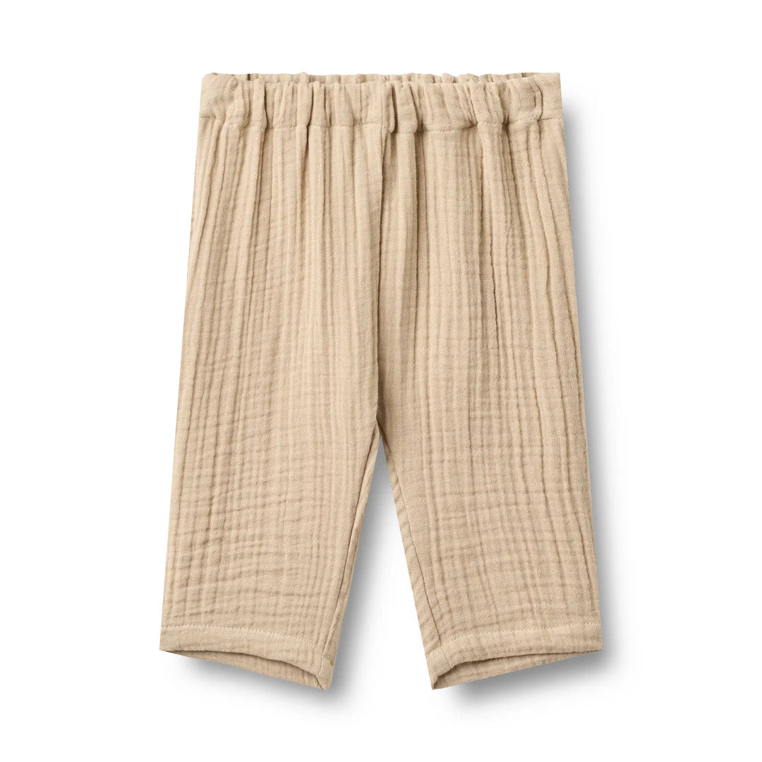beigefarbene Hose füt Babys aus Bio-Baumwolle in Musselin-Qualität mit langem, geradem Bein, Gummibund und einer Gesäßtasche