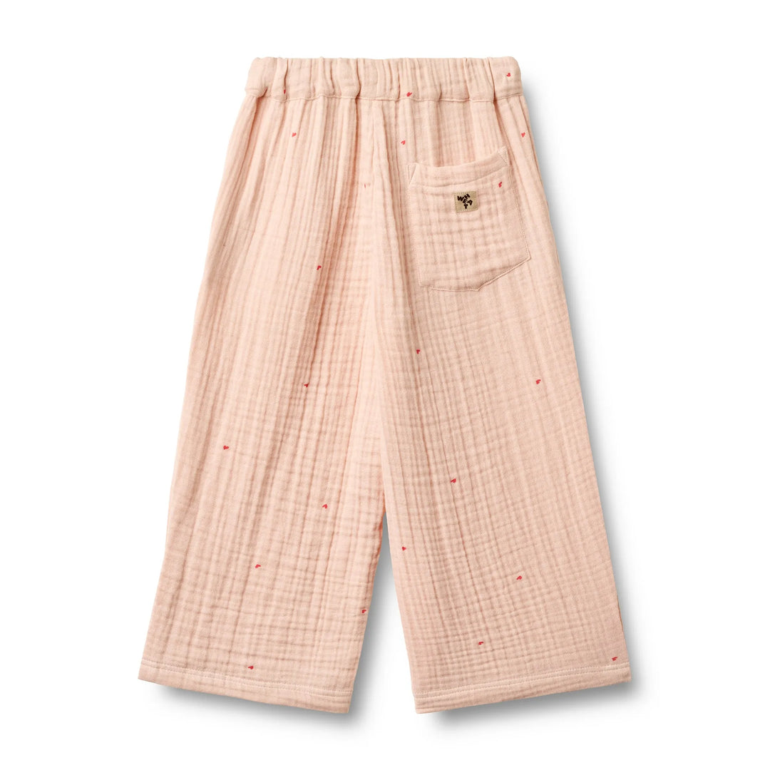 Wheat trousers sasha powder hearts Ansicht von hinten, eine Gesäßtasche auf der rechten Seite mit aufgenähtem Label von Wheat